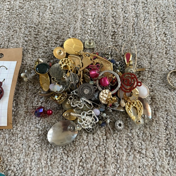 Jewelry Lot - New, Vintage, and Modern - Earrings, Bracelets, and Necklaces - Picture 3 of 6